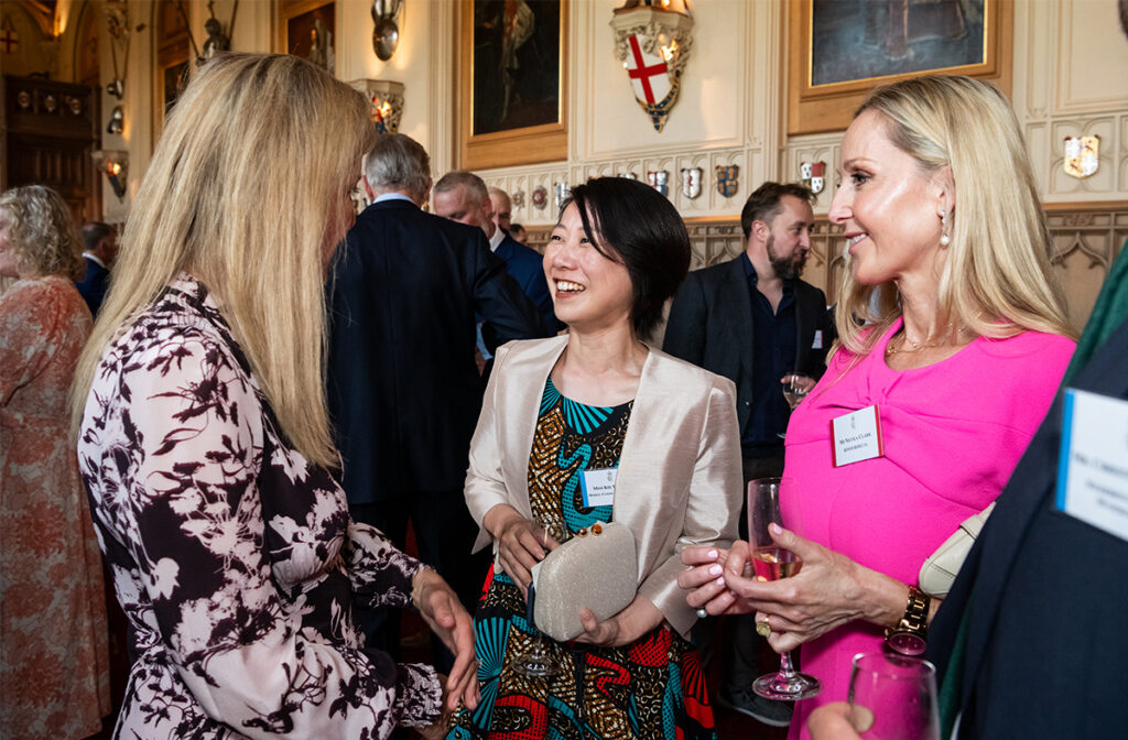 英国国王賞授賞式の様子 ソフィー妃