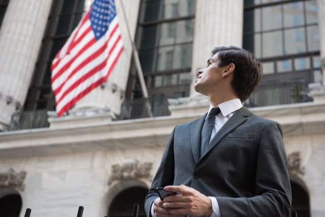 アメリカでスマホ・携帯電話を使うには？日本で契約して行く方法も解説